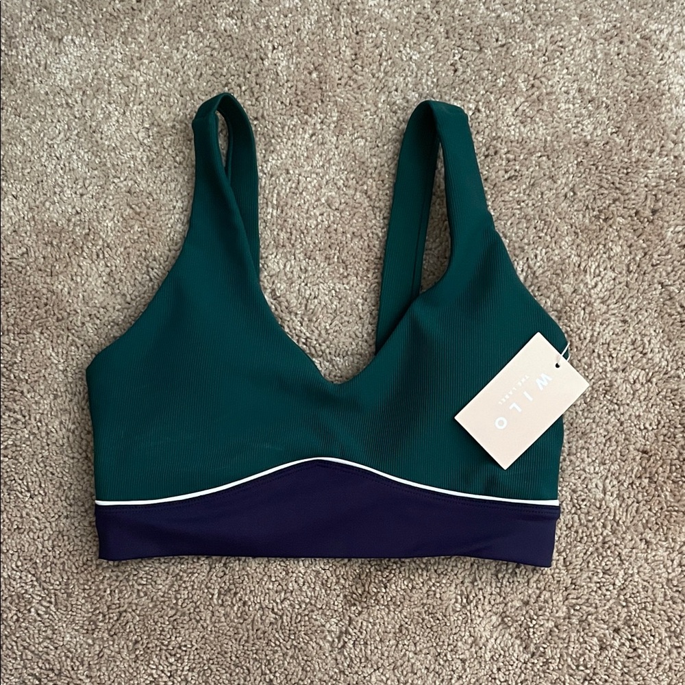 Willow Women's Stylish Green and Navy Sports Bra